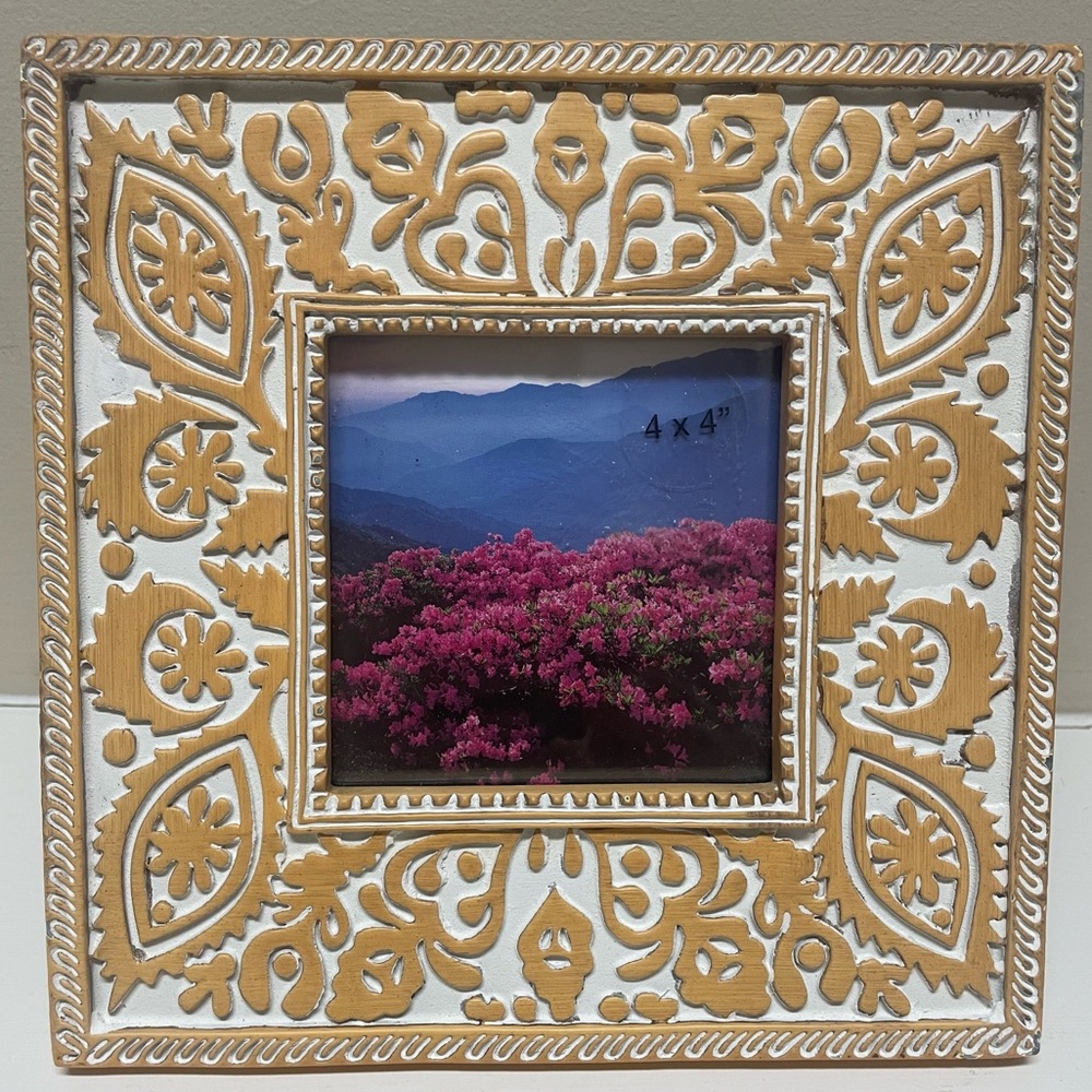 Opal House | NWT | 4x4” Opening | 7.5” Square Carved Frame | Trellis